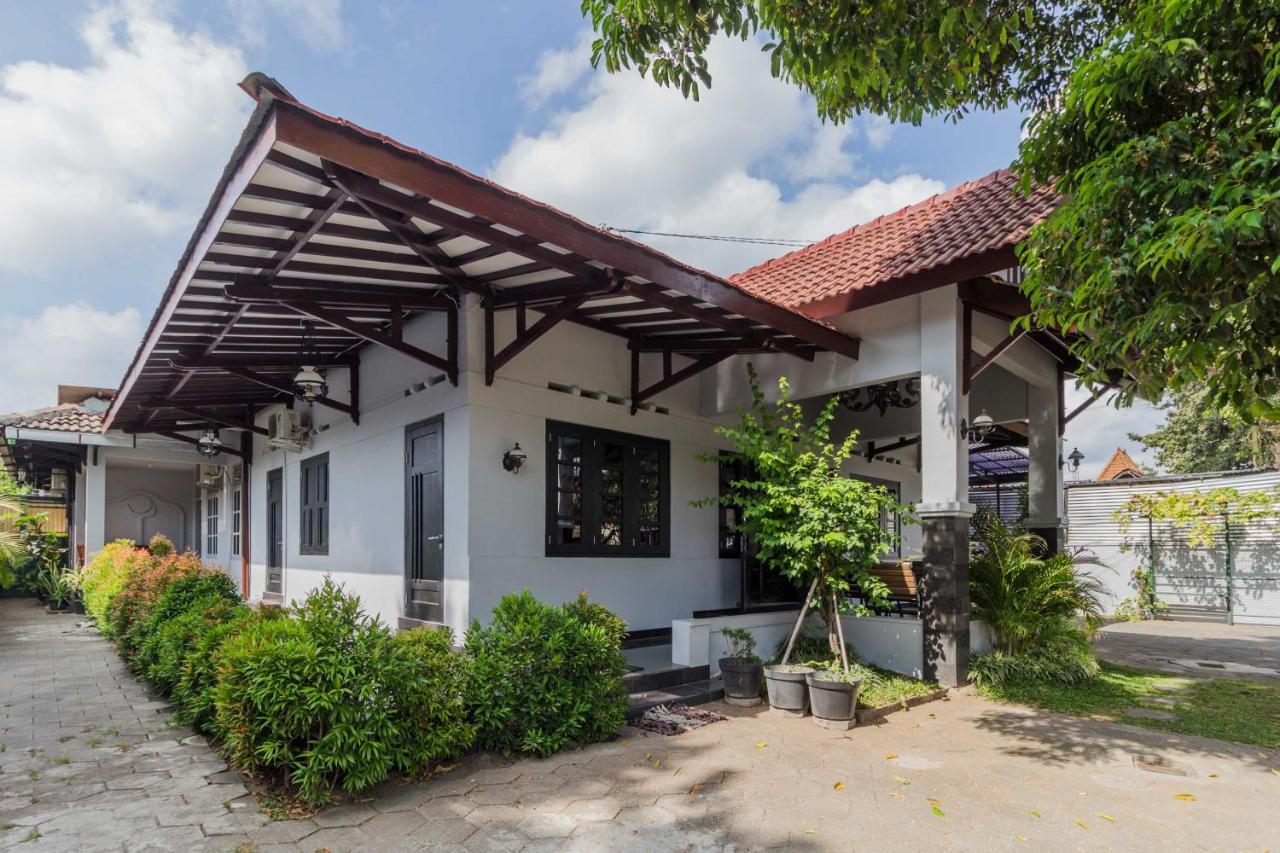 Ndalem Sarengat Lägenhet Yogyakarta Exteriör bild