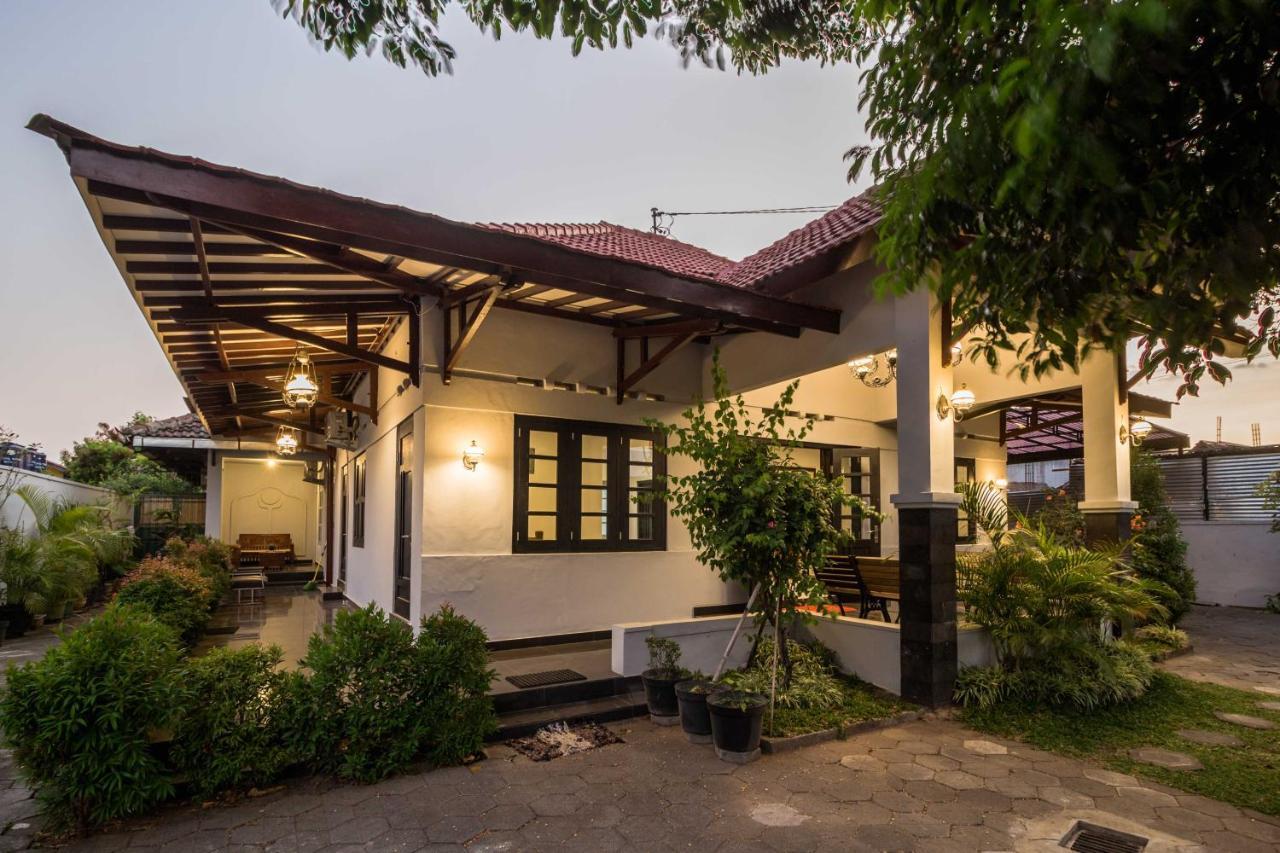 Ndalem Sarengat Lägenhet Yogyakarta Exteriör bild