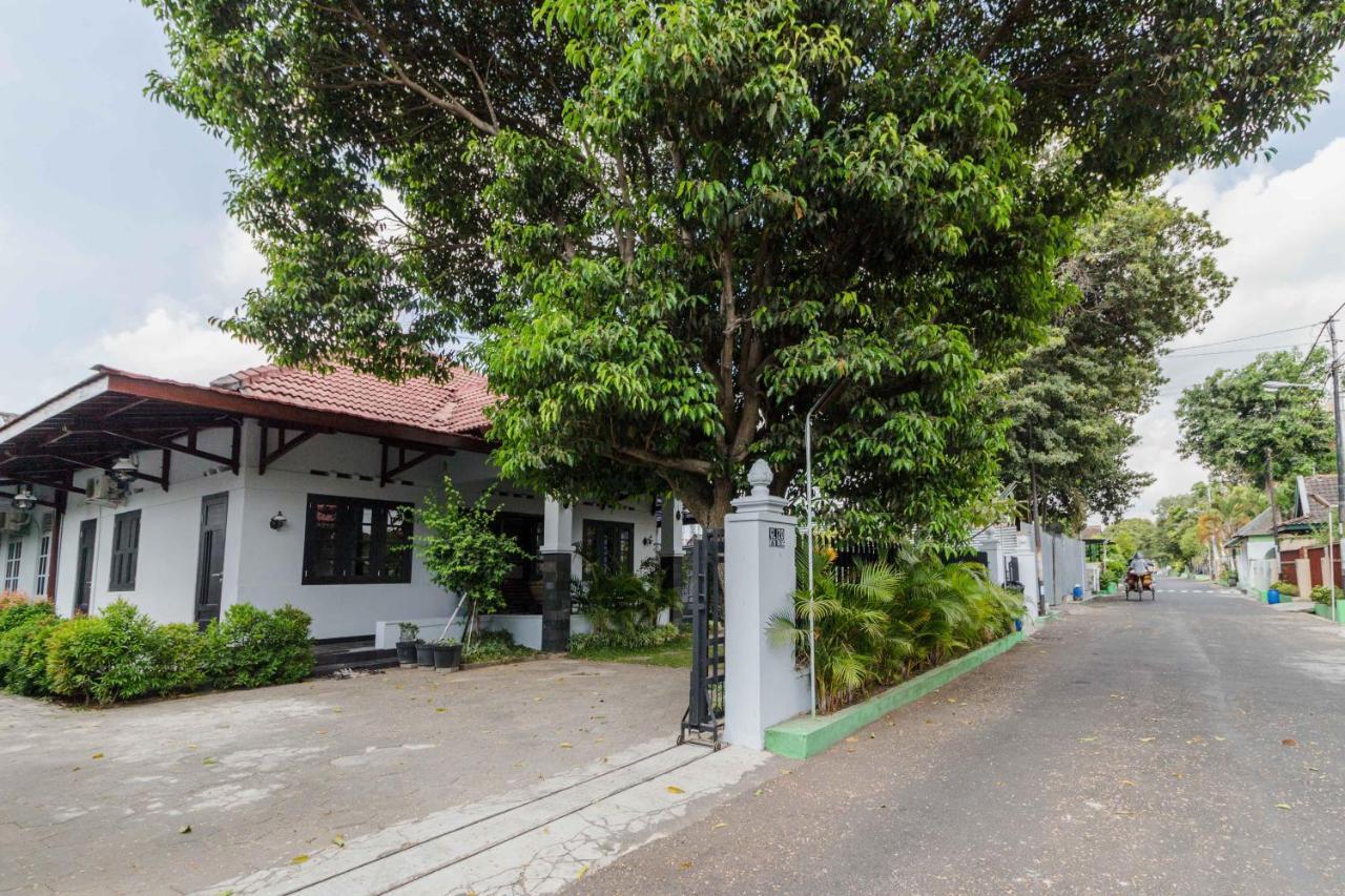 Ndalem Sarengat Lägenhet Yogyakarta Exteriör bild
