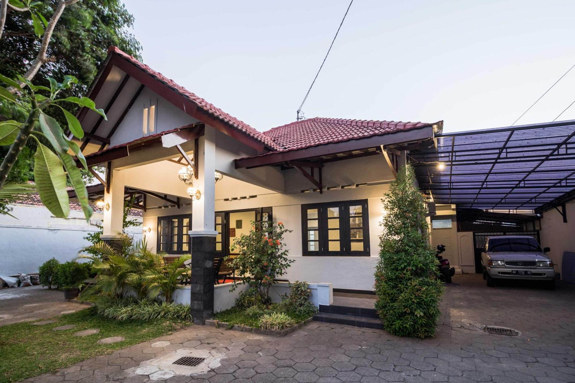 Ndalem Sarengat Lägenhet Yogyakarta Exteriör bild